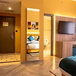 Six Seasons Hotel